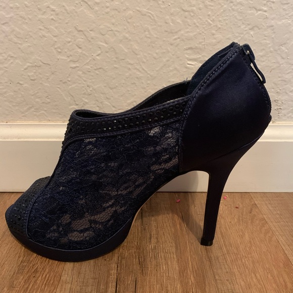 Peep Toe Stilettos with zipper - Picture 3 of 5